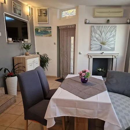 Ana Lozica With Terrace 아파트 *