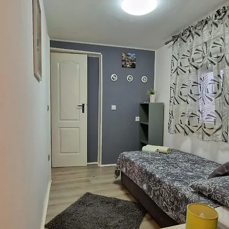 Ana Lozica With Terrace 아파트